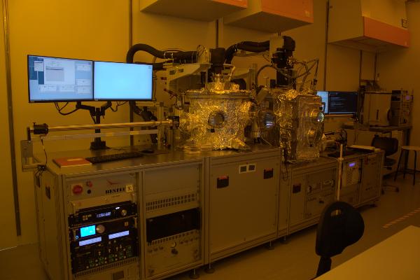 Bestec hybrid UHV evaporator and sputtering system