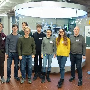 LMUnimousity, von links nach rechts: Viktor Sundström, Felix Barth, Benjamin Thiel, Jonas Köllermeyer, Joachim Miesner, Rushana Yakupova, Marianna Ruggeri, Dr. Jürgen Durst