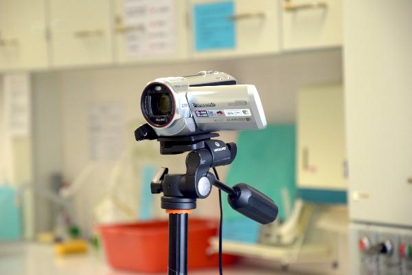 Videokamera auf Stativ