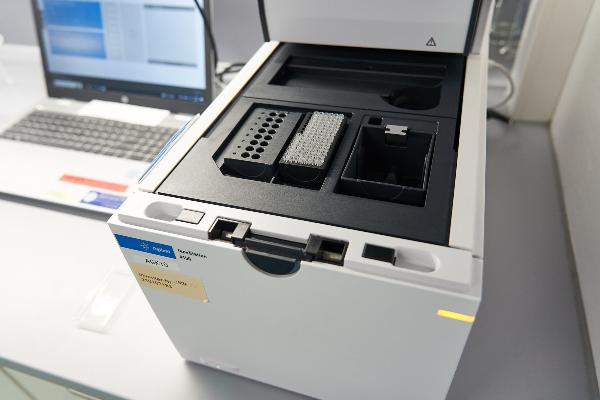 Tape station