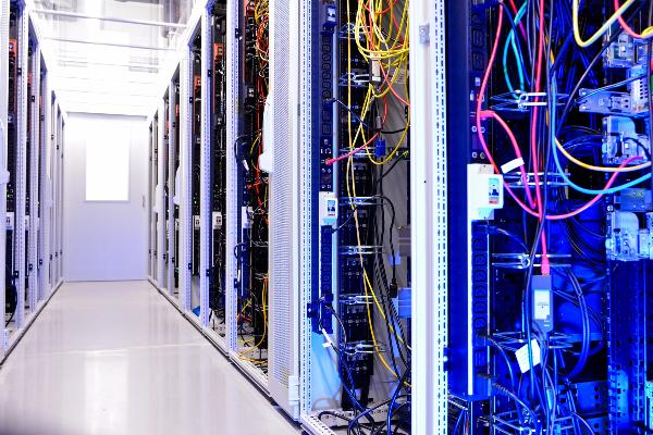 Gang im Serverraum