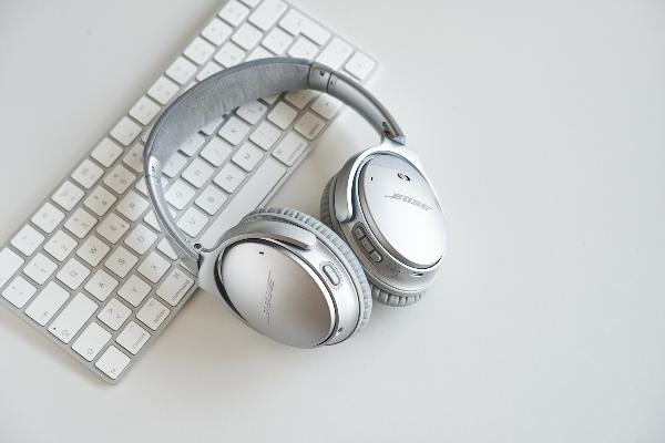 Kopfhörer mit Tastatur | © Carolin Bleese Kopfhörer mit Tastatur
