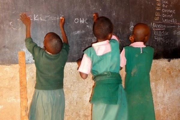 Schülerinnen in Kenia