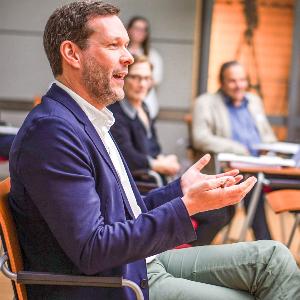 Prof. Johannes Glückler