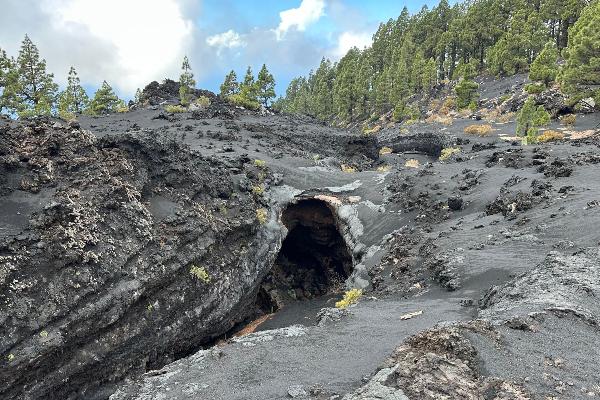 a lava flow with lava tunnel, La Palma