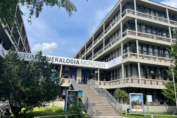 Building at Theresienstr. 41