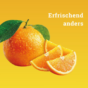 Erfrischende Orange mit drei Schnitzen