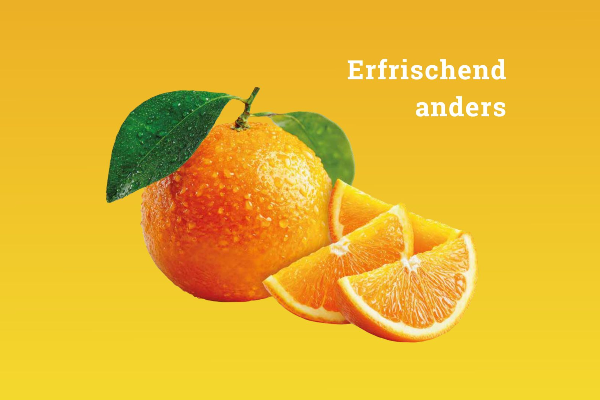 Erfrischende Orange mit drei Schnitzen