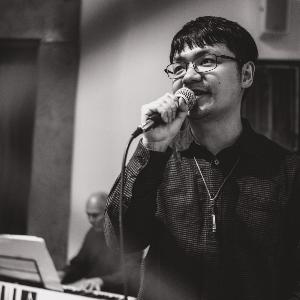 Kunliang Wang singing at a CeNS event | © Christoph Hohmann Kunliang Wang singing at a CeNS event