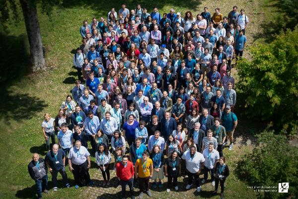 Group picture International Physics of Living Systems Conference in Martinsried