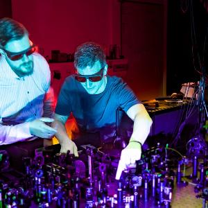 Andreas Tittl and Luca Sortino working at an experimental setup