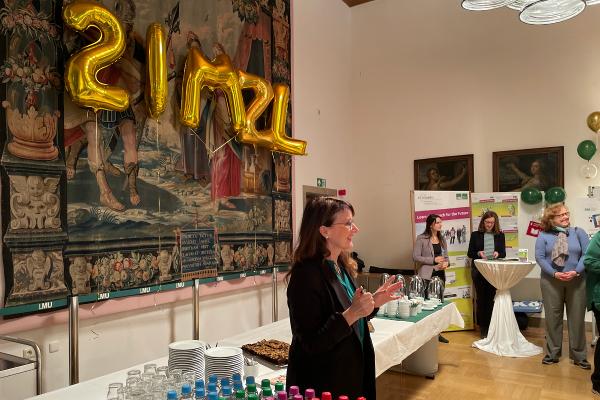 Bergüßung durch die Direktorin des Münchener Zentrums für Lehrerbildung Frau Prof. Dr. Christiane Lütge