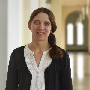 Portrait photo of Dr. Mirjam Prinz