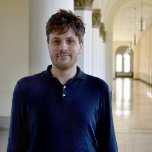 Portrait photo of Dr. Sebastian Fröhlich