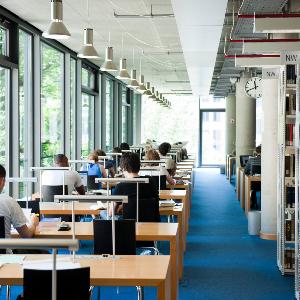 Innenaufnahme der Fachbibliothek Historicum