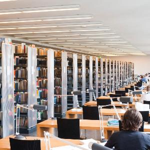 Innenaufnahme der Fachbibliothek Historicum