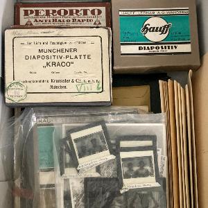 Kiste mit Archivalien