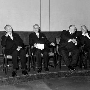 Motiv des Plakats zur Ausstellung Unbelastet? Die Münchner Osteuropaforschung in Kriegs- und Nachkriegszeit