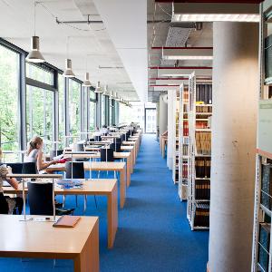 Lesesaal der Fachbibliothek Historicum
