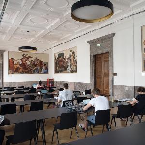 Innenaufnahme der Fachbibliothek Wirtschaftswissenschaften und Statistik