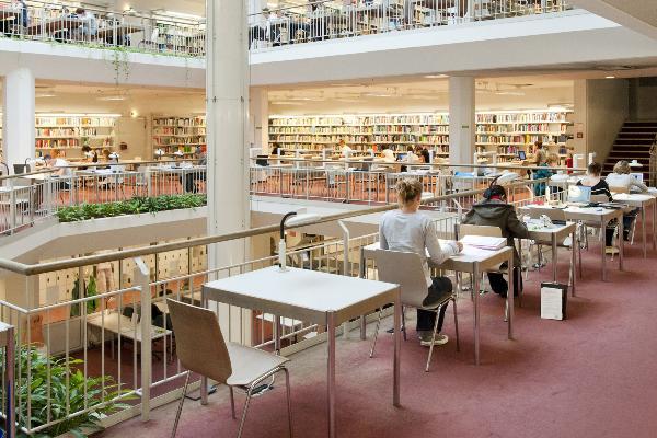 Lesesaal der Fachbibliothek Psychologie, Pädagogik und Soziologie