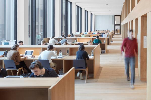 Lesesaal der Fachbibliothek Philologicum