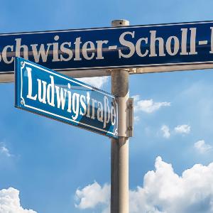 Straßenschilder Geschwister-Scholl-Platz_Ludwigstraße