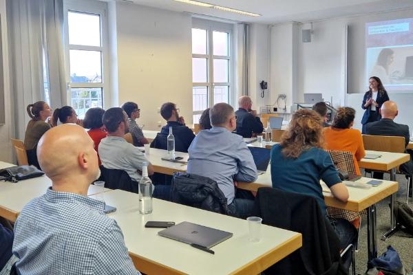 Kinder im Unterricht | © iStock