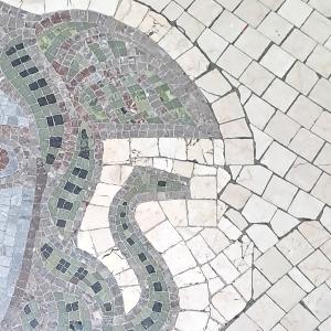 Lichthof der LMU Mosaik mit Medusa