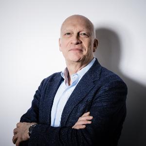 Potrait Hans van Ess