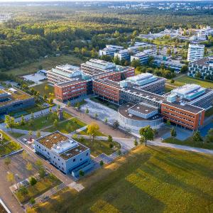 Die Gebäude des Campus Martinsried von oben | © LMU Die Gebäude des Campus Martinsried von oben