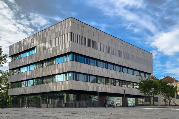 Oblique view on the nano institute in the Königinstraße