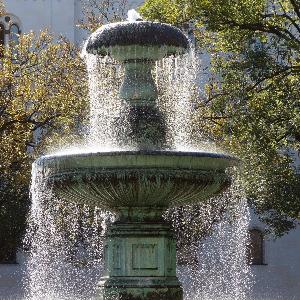 Brunnen am Geschwister-Scholl-Platz.