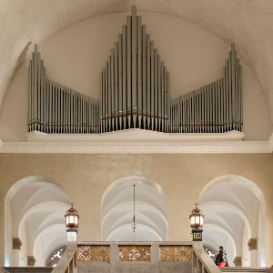 Innenansicht vom Lichthof des LMU Hauptgebäudes mit Orgel