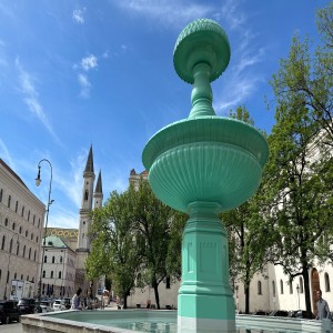Brunnen vor dem Hauptgebäude der LMU