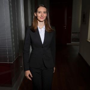 Rechtsanwältin Corinna Schneiderbauer im Portrait