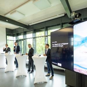 Prof. Ferenc Krausz (Physik/LMU), Prof. Bernd Huber ( Präsident der LMU München), Markus Blume MdL (Bayerischer Staatsminister für Wissenschaft und Kunst), Moritz von der Linden (CEO Marvel Fusion) (v.r)