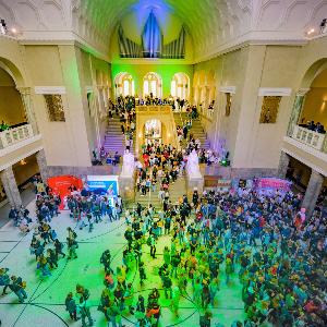Erstsemesterbegrüßung - Studierende im Lichthof der LMU | © LMU Erstsemesterbegrüßung - Studierende im Lichthof der LMU