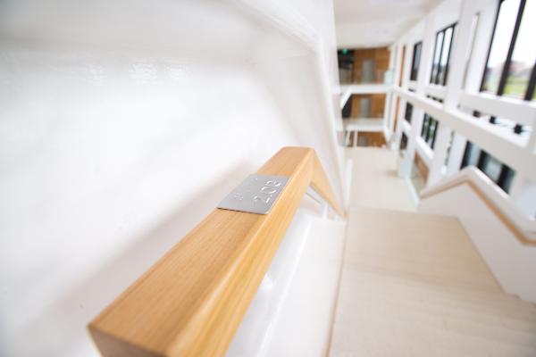 Geländergriff mit Blindenschrift
