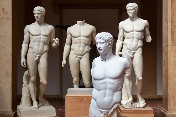 Vier Statuen einer Ausstellung im Museum für Abgüsse Klassischer Bildwerke München