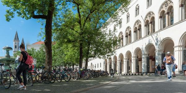 LMU At A Glance - LMU München