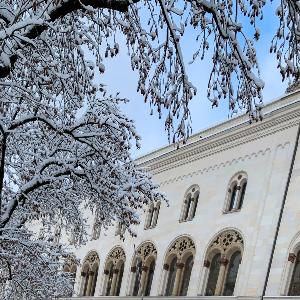 Hauptgebäude der LMU im Winter