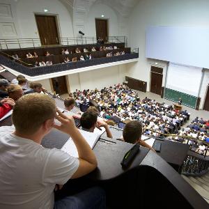 Blick in eine Vorlesung im Audimax der LMU.