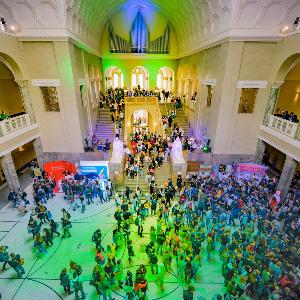 Welcome day - Students in the Lichthof of the LMU