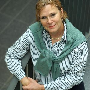 Porträtaufnahme der Antidiskriminierungsbeauftragten Irene Götz