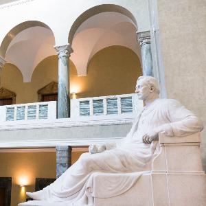 The atrium of the LMU with the statue of Ludwig I.