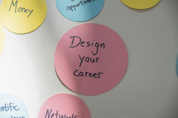 Post-it mit Aufschrift Design your career