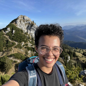 Exchange Student in front of a mountainous landscape