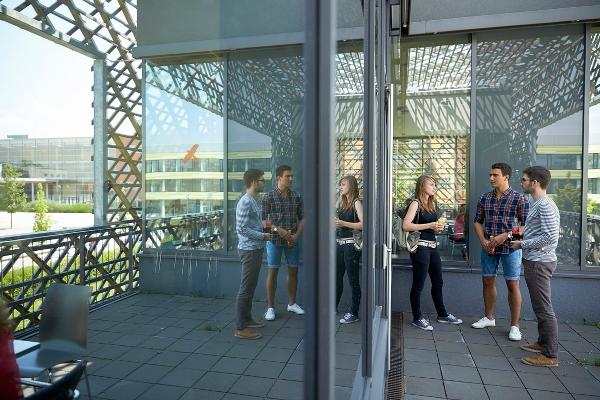 Students at Campus Großhadern/Martinsried