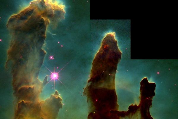 Die Pillars of Creation im Adlernebel, aufgenommen vom Weltraumteleskop Hubble
